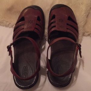 Dark red Keen Mary Jane shoes